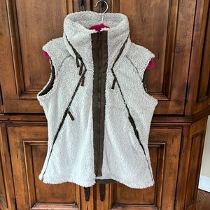 Size XL Kuhl Flight Vest.